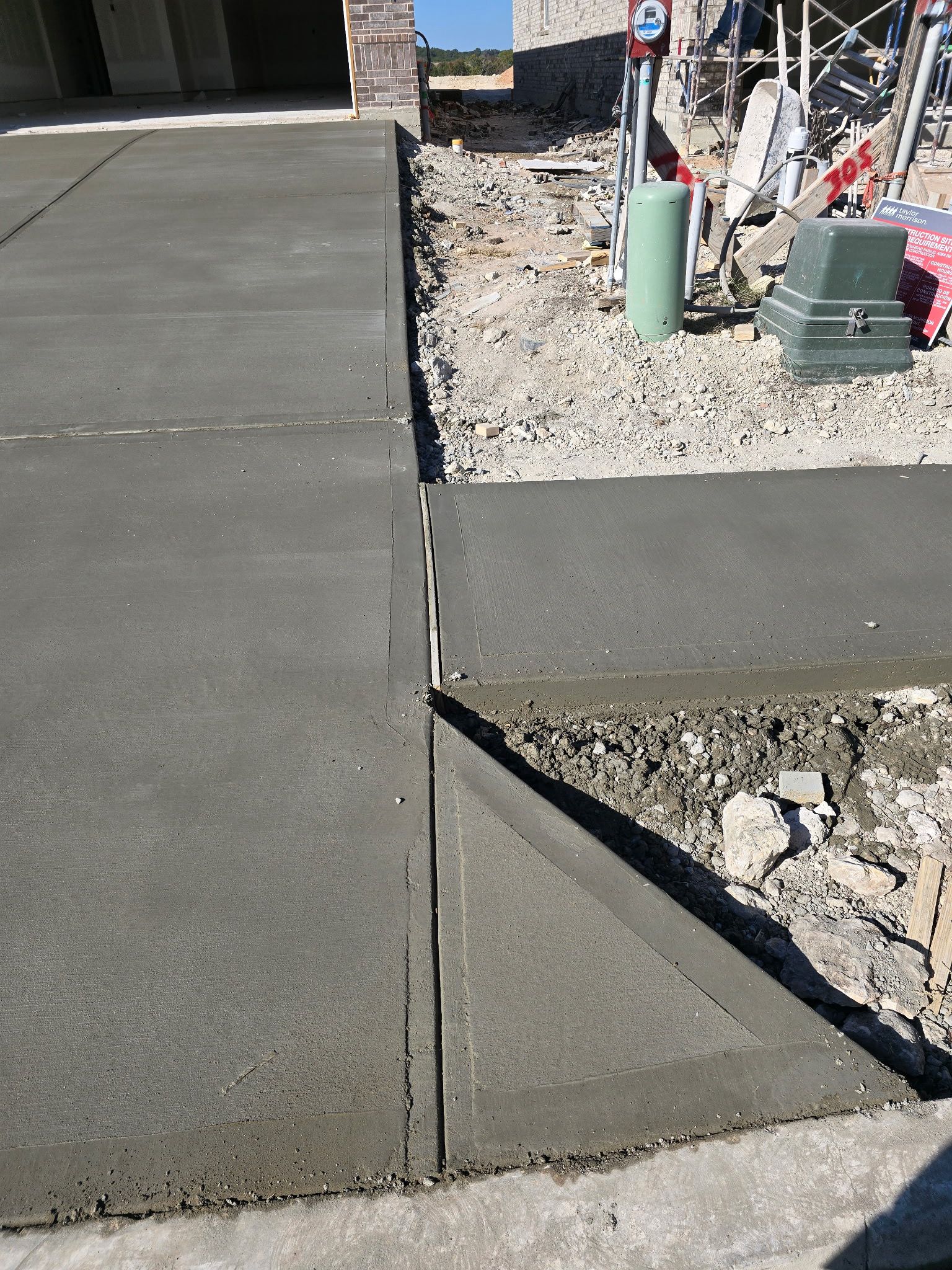 Clean concrete slab detail with control joints
